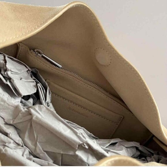 Reformation Small Vittoria tote bag in suede - Picture 3 of 5